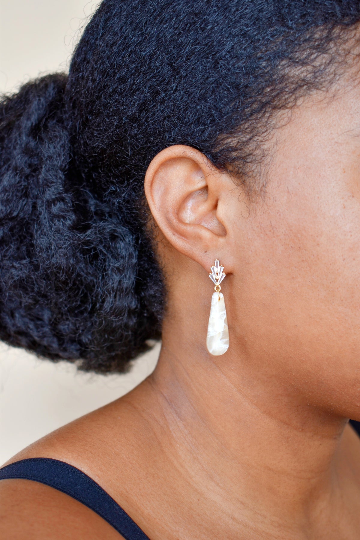 Crystel Drop Earrings image 3