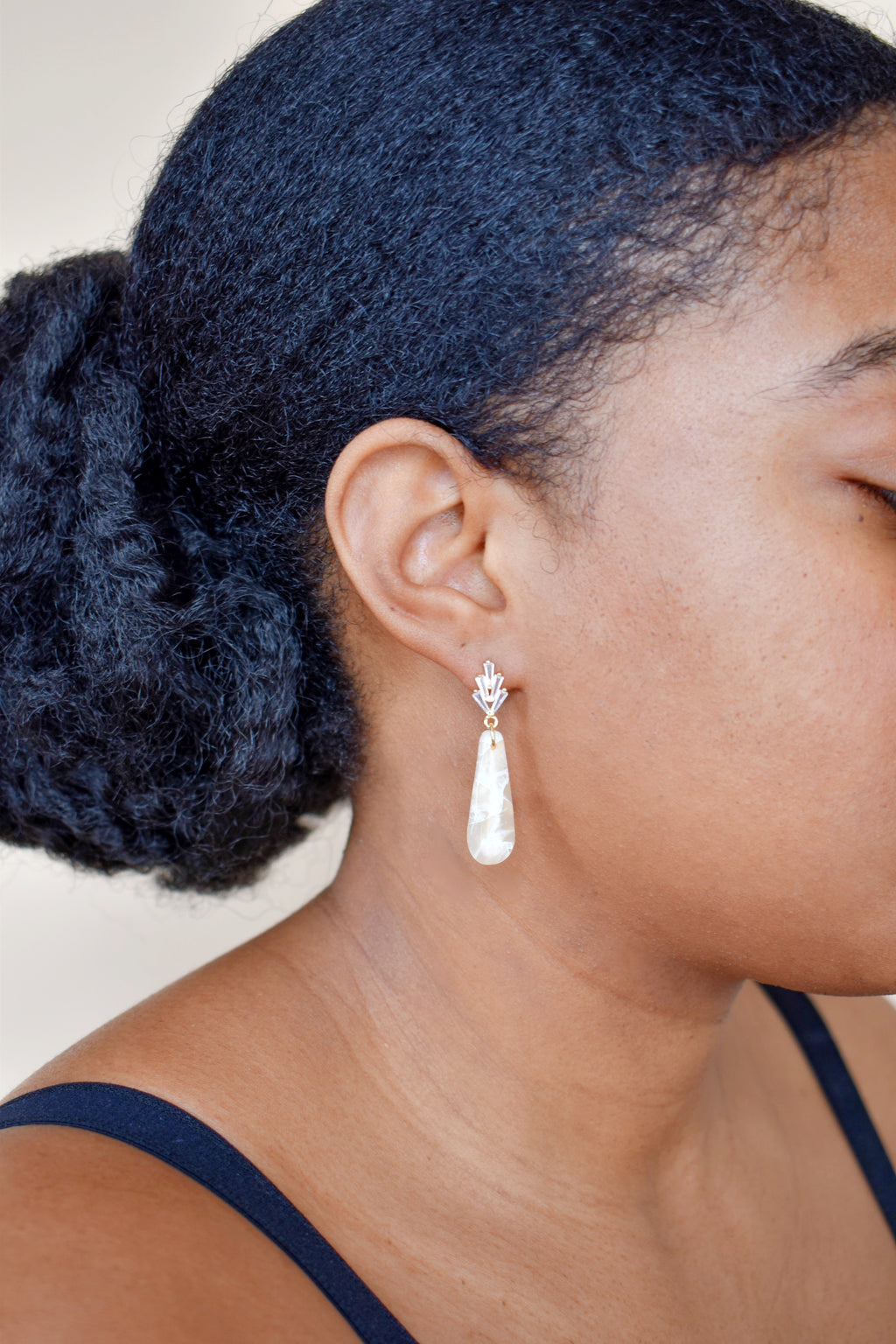 Crystel Drop Earrings image 2