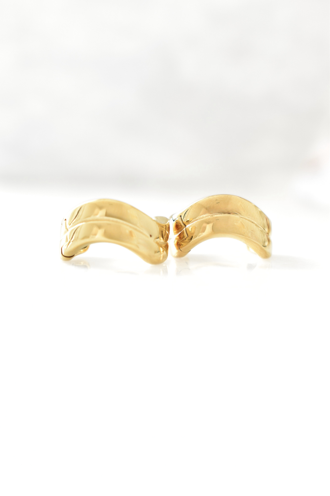 Jada Wavy Huggie Earrings image 4